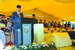DYMM Sultan Perak Rasmi Klinik Kesihatan Lenggong