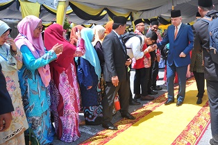 DYMM Sultan Perak Rasmi Klinik Kesihatan Lenggong