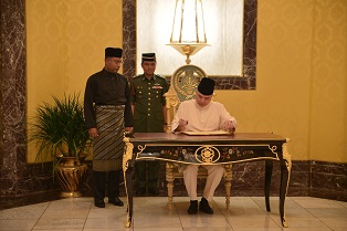 DYMM Sultan Perak Berkenan Bubar Dun Perak