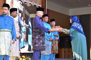 DYMM Sultan Nazrin Muizzuddin Shah Berkenan Sampaikan Hadiah Tilawah Al-Quran