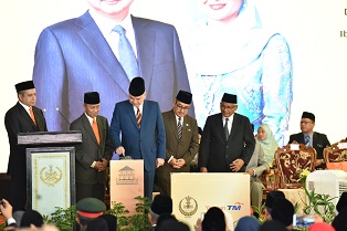 DYMM Paduka Seri Sultan Perak Rasmi Muzium Telegraf
