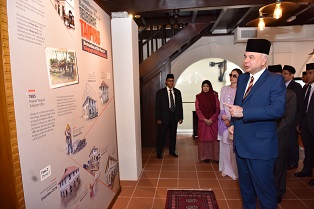 DYMM Paduka Seri Sultan Perak Rasmi Muzium Telegraf