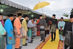 DYMM Paduka Seri Sultan Perak Rasmi Masjid Al-Hidayah