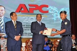 118 Penjawat Awam Terima Anugerah APC 2017