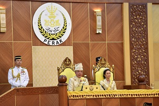 Sultan Nazrin Shah Rasmi Persidangan Dun Perak