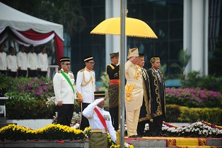 Sultan Nazrin Shah Rasmi Persidangan Dun Perak