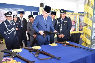 DYMM Paduka Seri Sultan Perak Rasmi Kem Batalion 18 PGA Pengkalan Hulu