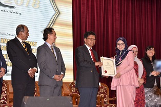 95 Penjawat Awam Negeri Perak Terima Anugerah Perkhidmatan Cemerlang Bagi Tahun 2018