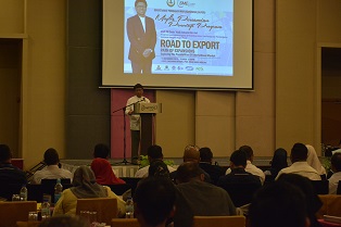 YB Dato' Haji Asmuni Bin Awi berucap semasa Majlis Penutup Program Road To Export di Hotel Casuarina@Meru