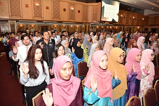 41 Anak Perak Terima Anugerah Pinjaman Boleh Ubah Sesi 2019/2020