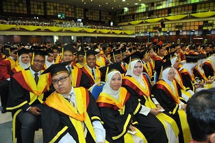 DYMM Paduka Seri Sultan Perak Berkenan Sempurnakan Istiadat Konvokesyen PUO