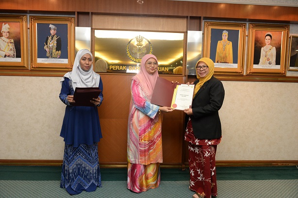 DYMM Paduka Seri Sultan Perak Berangkat Ke MajliSesi Penyampaian Sijil Penghargaan Prestasi Cemerlang Jabatan-Jabatan Negeri Perak