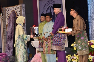 DYMM Paduka Seri Sultan Perak Berkenan Berangkat Majlis Penyerahan Hadiah Tilawah Dan Menghafaz Al-Quran Peringkat Negeri Perak