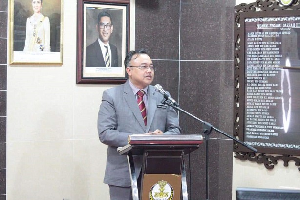 13 Pegawai Dan Kakitangan Pdt Hilir Perak Terima Anugerah Perkhidmatan Cemerlang