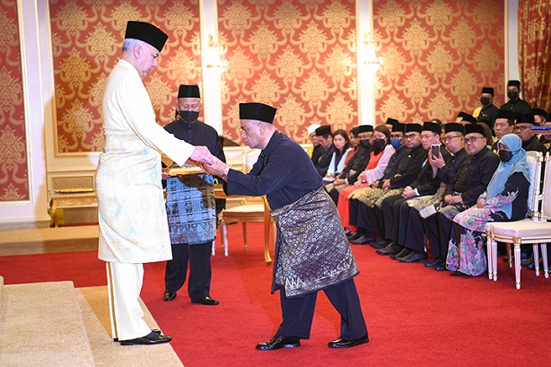 10 Perak Aduns Sworn In As Excos : 22 November 2022