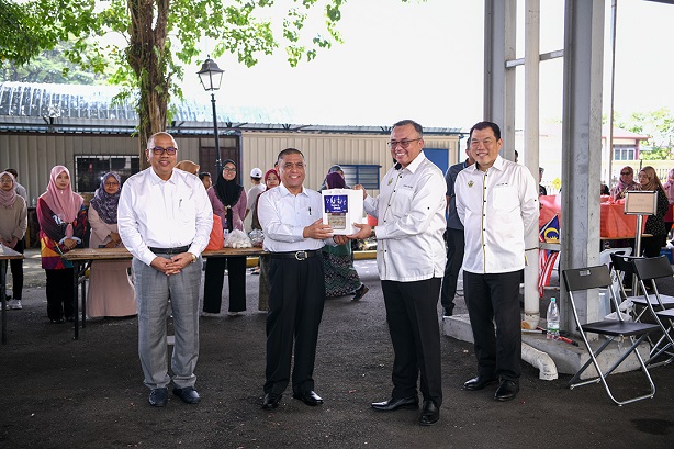 Bangunan Perak Darul Ridzuan Gotong-Royong Programme To Prepare Bubur Lambuk: 10 April 2023