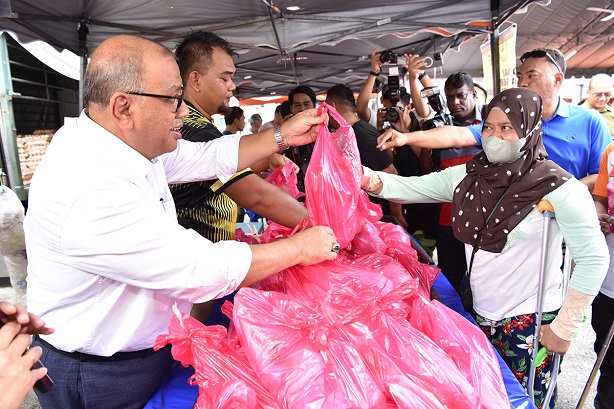 Jualan Pasar Tani Mesra Sempena Hari Bertemu Pelanggan Mendapat Sambutan Yang Menggalakkan : 15 Februari 2023