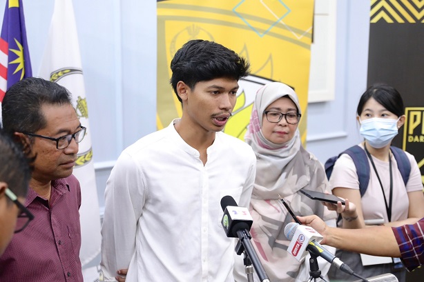 Perak Government Presents Education Fund And Sports Excellence Incentives To State Athletes : 30 December 2022