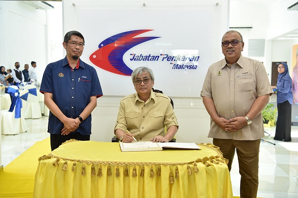 HH Raja Dihilir Perak Graces Visit To Segari Turtle Conservation And Information Centre Programme: 15 July 2023