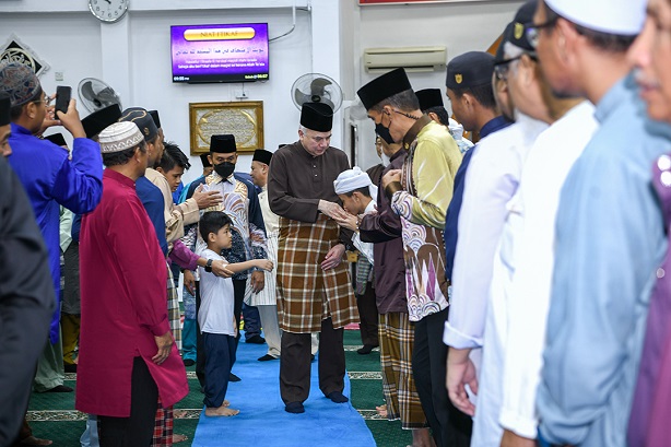 HRH Sultan Of Perak Breaks Fast, Opens Masjid Jamek Taman Yayasan: 4 April 2023