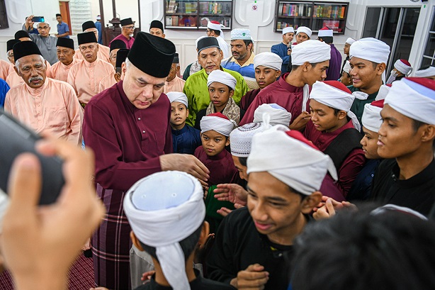 HRH Sultan Of Perak Breaks Fast, Opens Masjid As-Syuhada Taman Bandar Baru: 11 April 2023