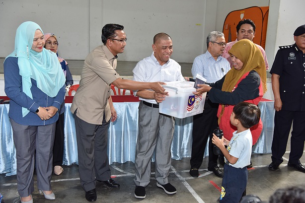 Perak Government Cares For The Fate Of 83 Families Of Storm, Flood Victims: 14 November 2023