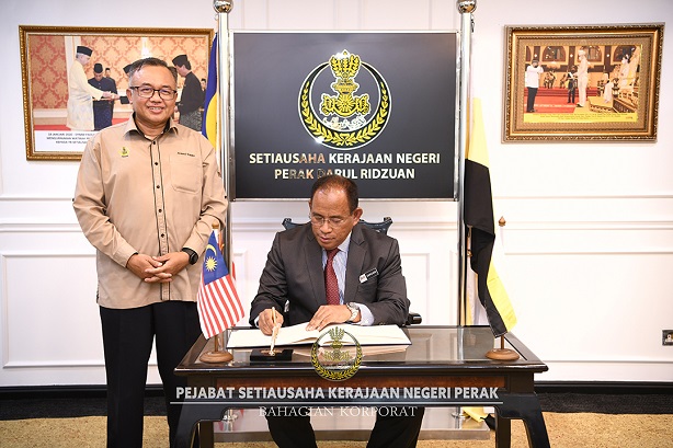 Kunjungan Hormat Pengarah Pejabat Pembangunan Negeri Perak Ke Atas YB SUK Perak : 3 Jun 2025