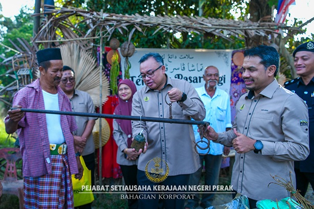 State Secretary’s Visit To Sungai Bayor Morning Market And Meeting With District Officers : 23 January 2026